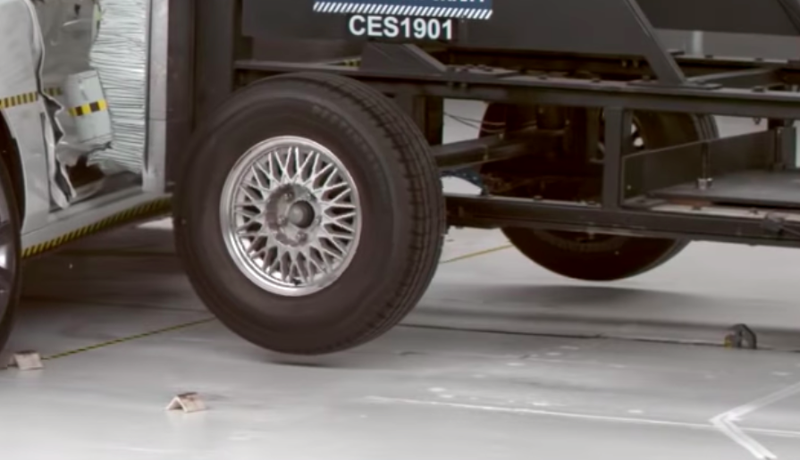 Screenshot: IIHS (YouTube)
